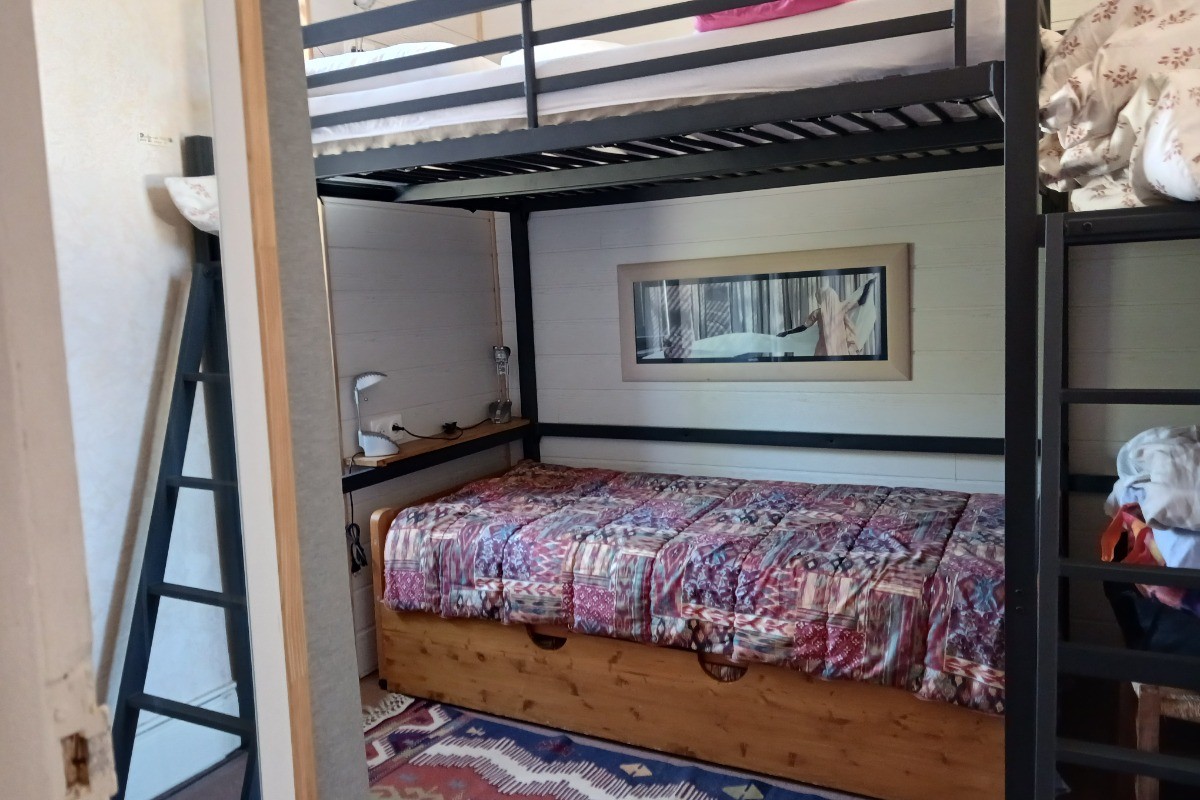 Chalet de la Pique: chambre 2, 2 lits superposés: 1 en 140, 1 en 90
