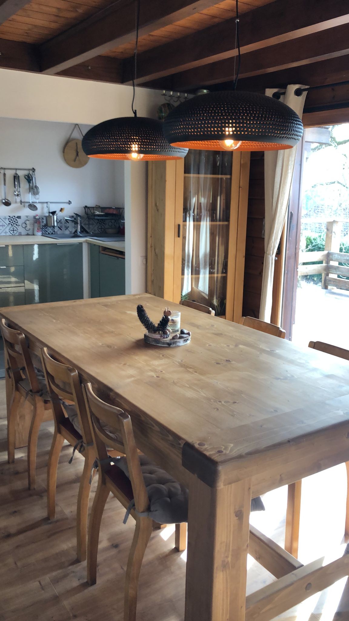 Cuisine ouverte sur salon/ séjour - Gîte chalet paisible