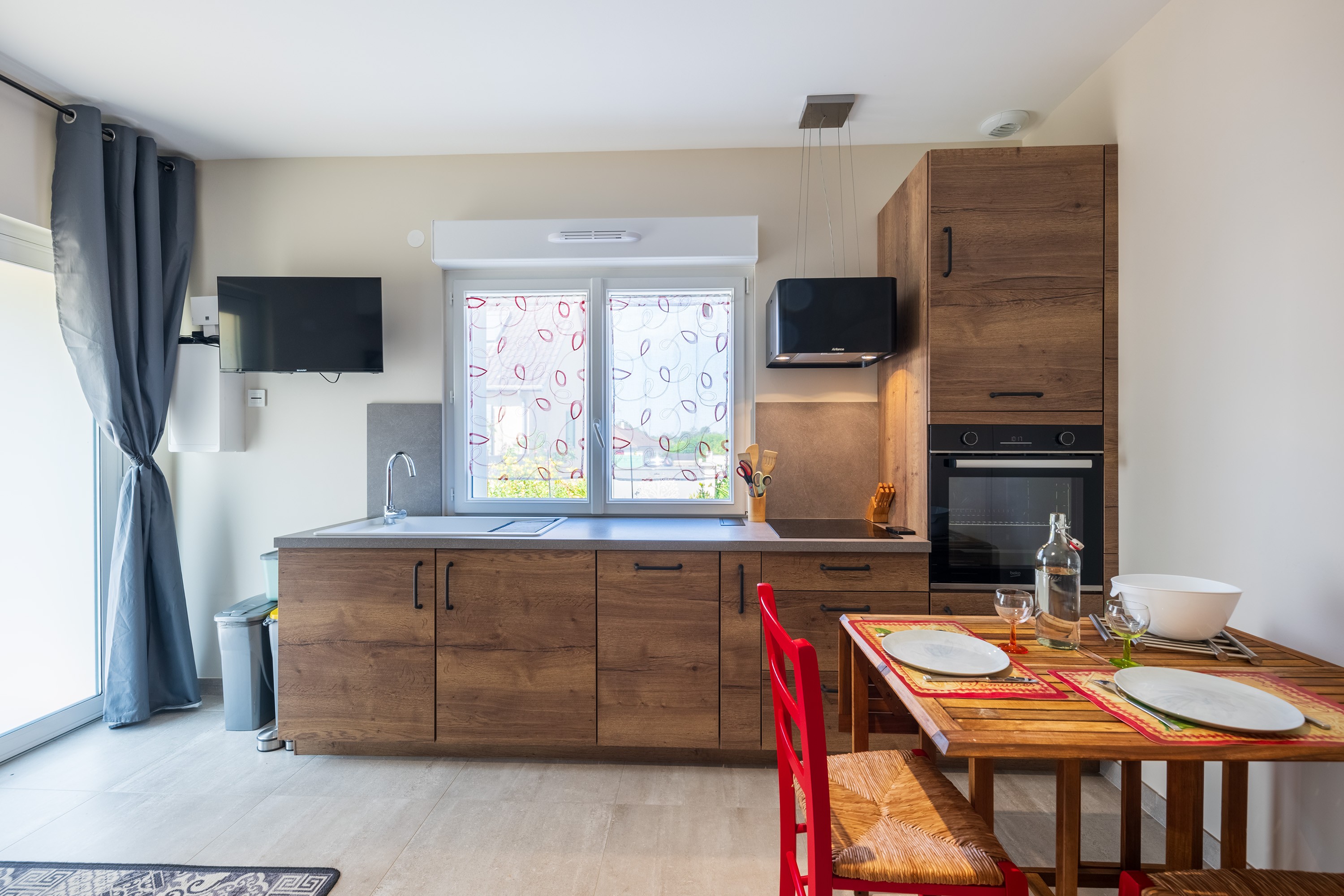 fully fitted kitchen