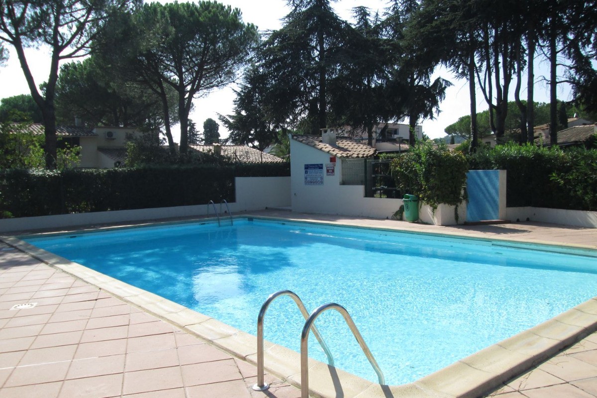 Piscine dans résidence sécurisée