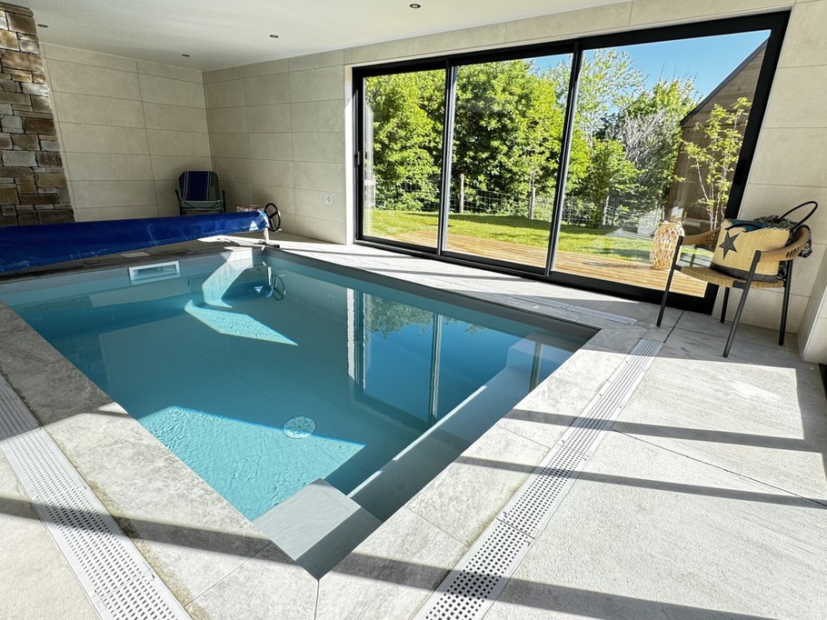 La Grange du Parador Vert, Le Verdier, Saint Victor la Rivière, Piscine intérieure