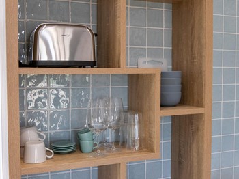 a cuisine ouverte sur le salon du gîte Mer