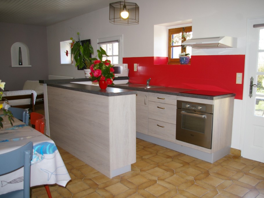 Cuisine aménagée- Maison de village de caractère , dans jardin  magnifique, près de la mer. 6 pers.