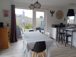 La salle à manger exposée sud - sud ouest