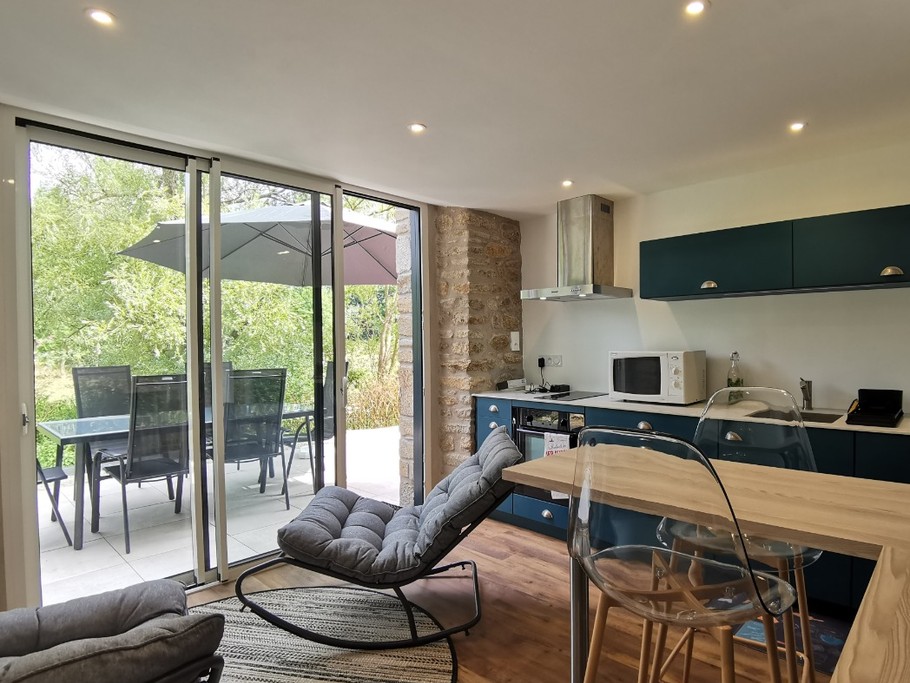 Pièce de vie avec cuisine