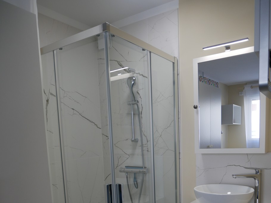 Margot Master Bedroom Suite – Shower Room