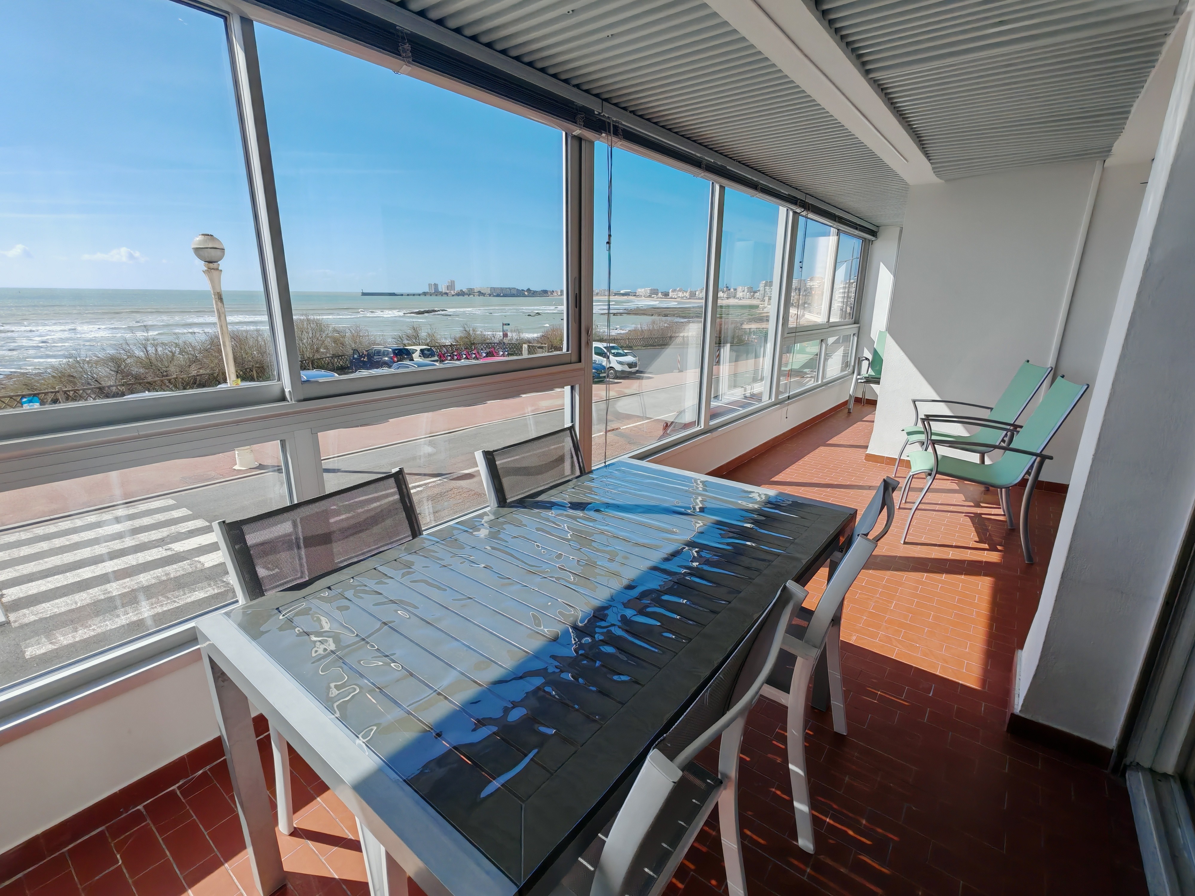 Large loggia with uninterrupted views of the ocean and the bay of Les Sables d'Olonne