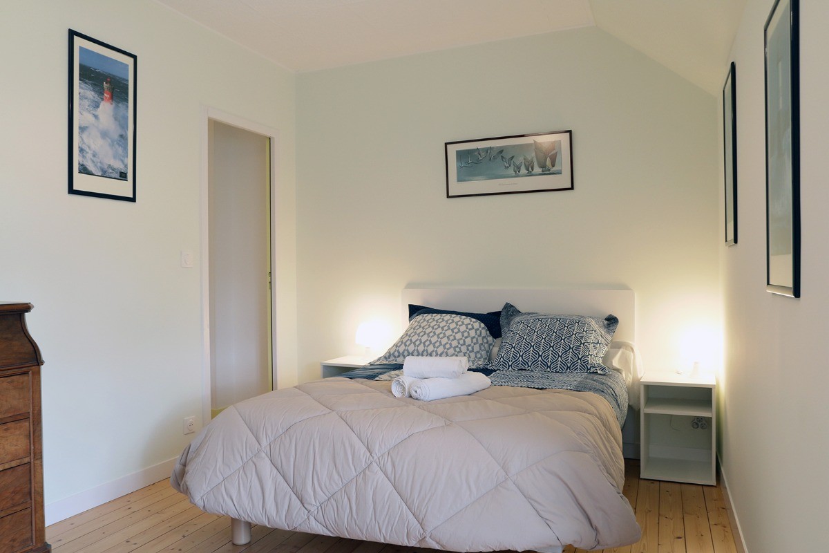 Chambre lit double 140 X 190, vue jardin