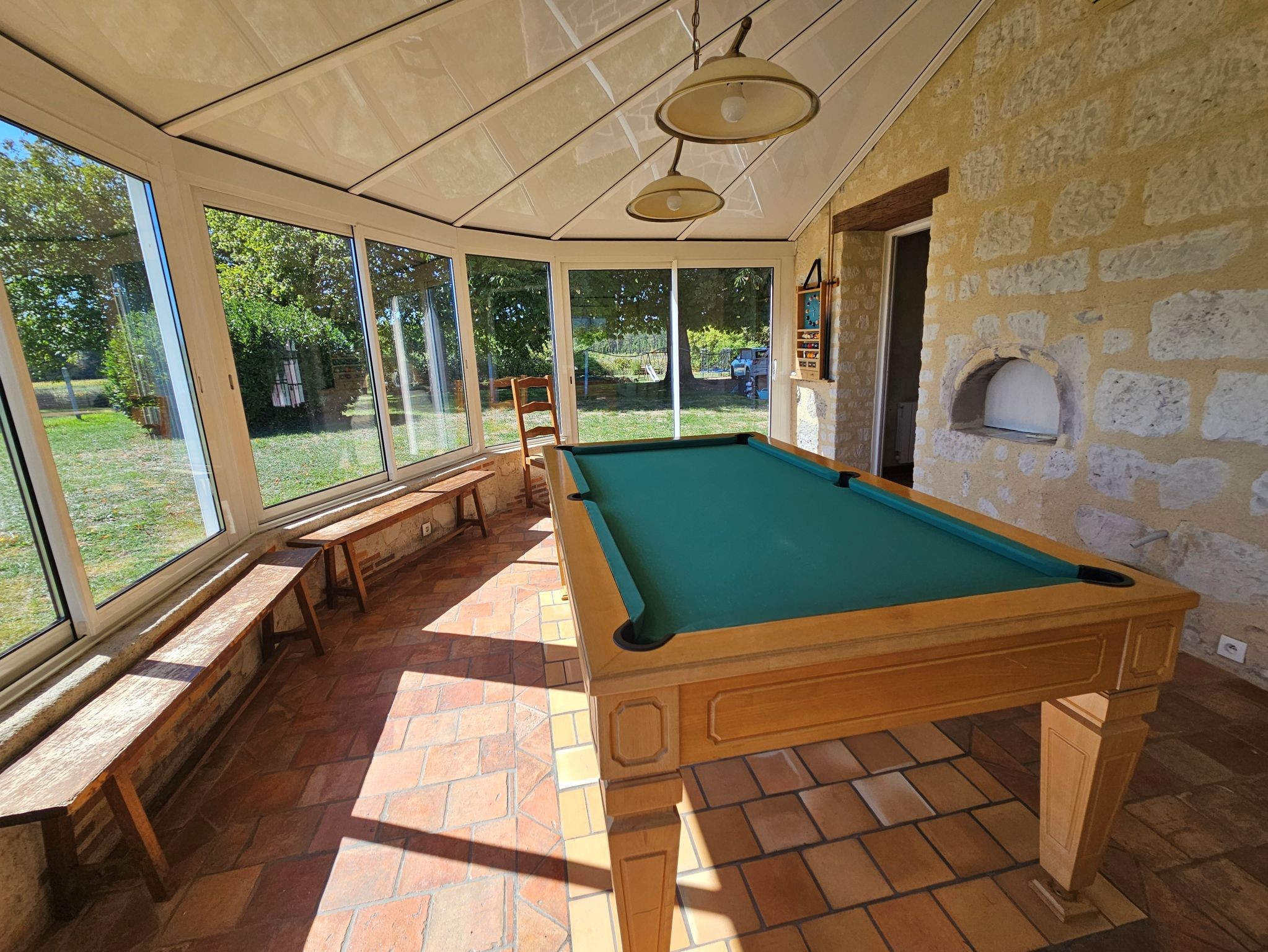 Véranda avec billard