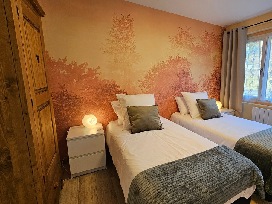 The bedroom with the bed separated into 2 beds 90 * 200 New bedding