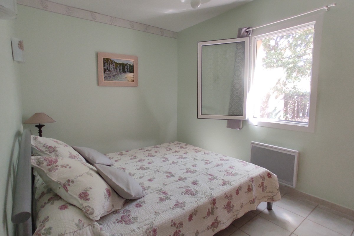 Gîte les clapas - la Maison Verte - Chambre parentale