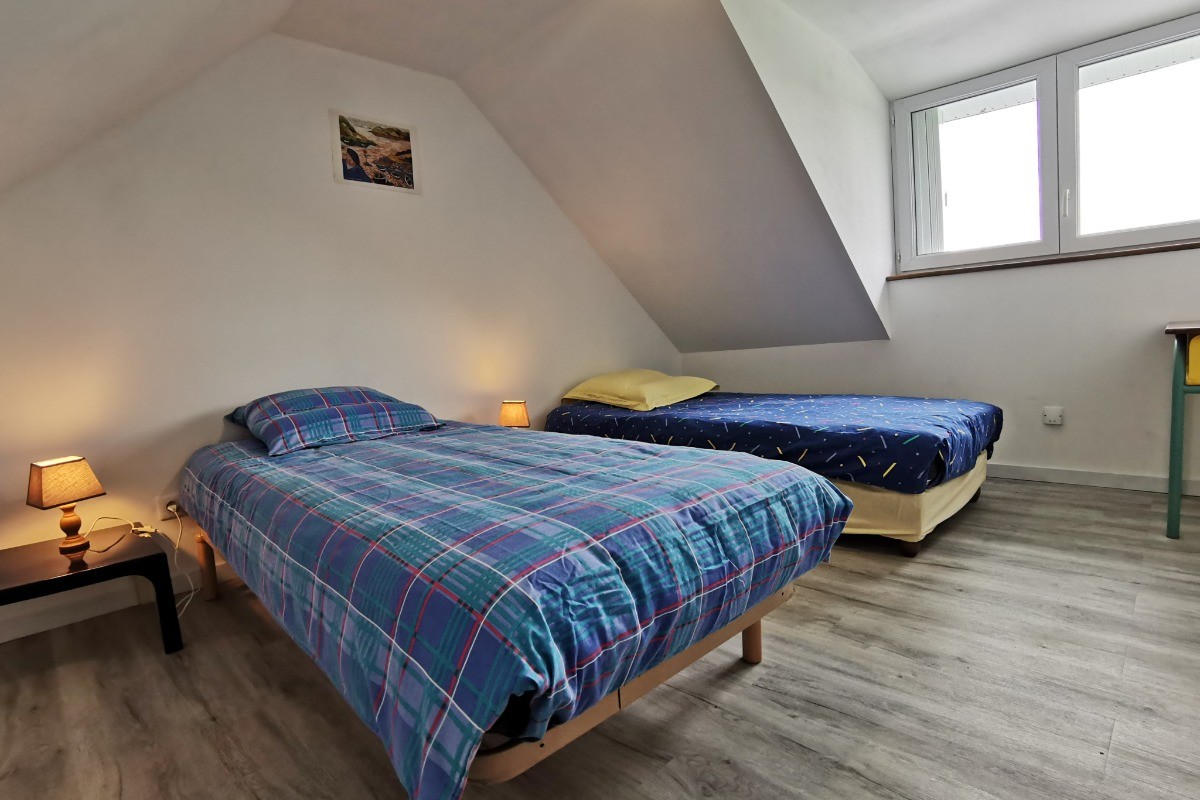 Etage: Chambre 2  avec 2 lits 90