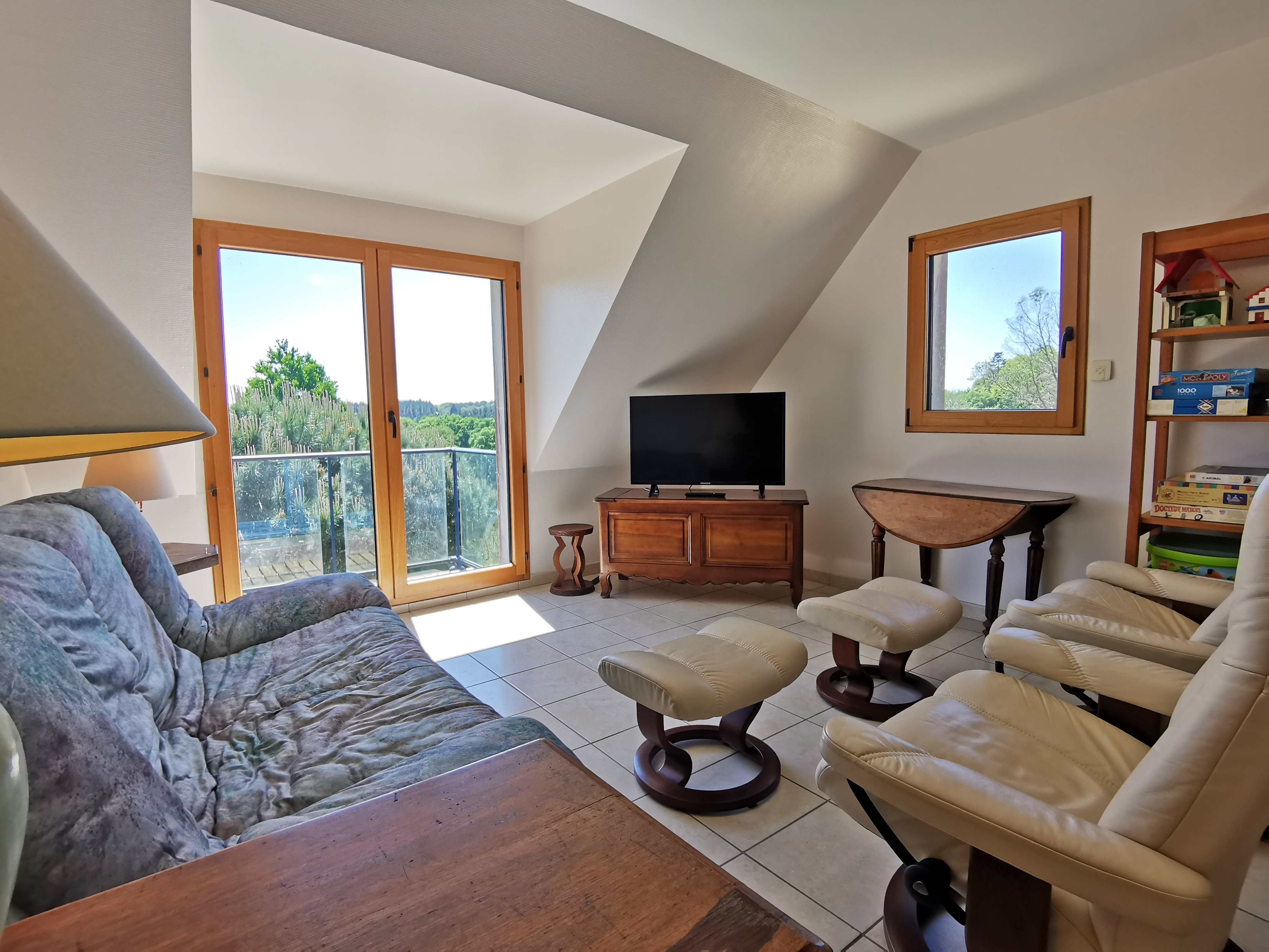 salon avec balcon