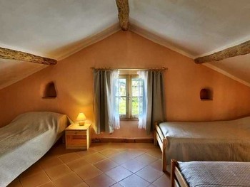La Chambre Abricot du Gîte rural du Domaine de la Loge - 3 lits simples - accessible en fauteuil - Photo Philippe Jalin