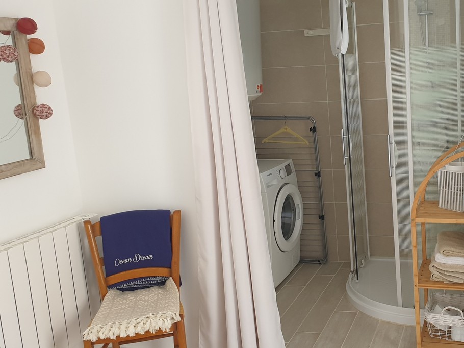 salle d'eau 2 attenante à la chambre 2