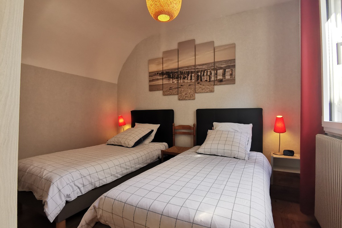 Chambre avec 2 lits 90 à l'étage