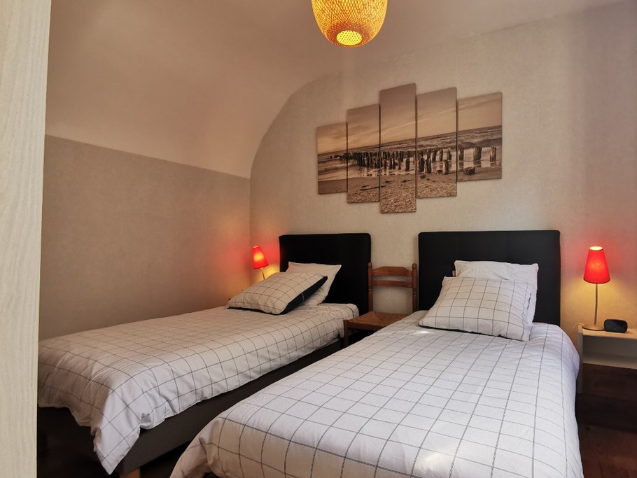 Chambre avec 2 lits 90 à l'étage