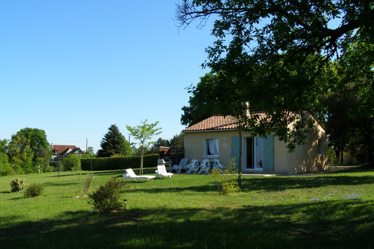 Vue jardin Village de Gîtes Les Collines d'Eyvigues 24580 Salignac Eyvigues Clévacances