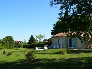 Vue jardin Village de Gîtes Les Collines d'Eyvigues 24580 Salignac Eyvigues Clévacances