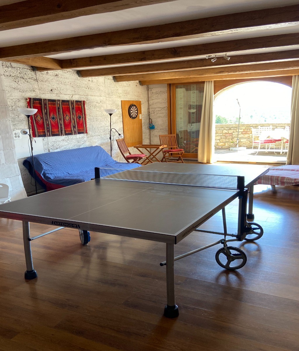 La salle de jeu ouverte sur la terrasse