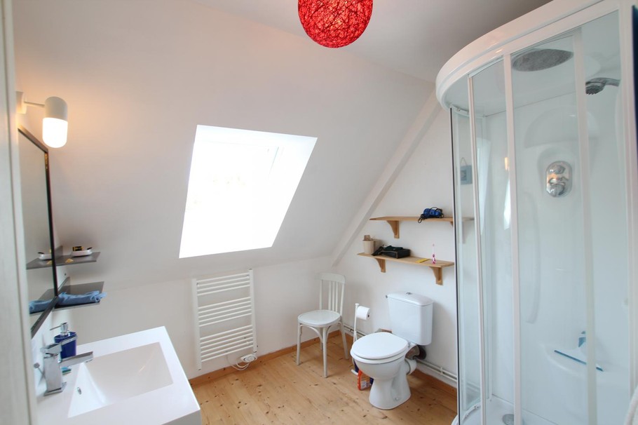 Salle d'eau avec wc