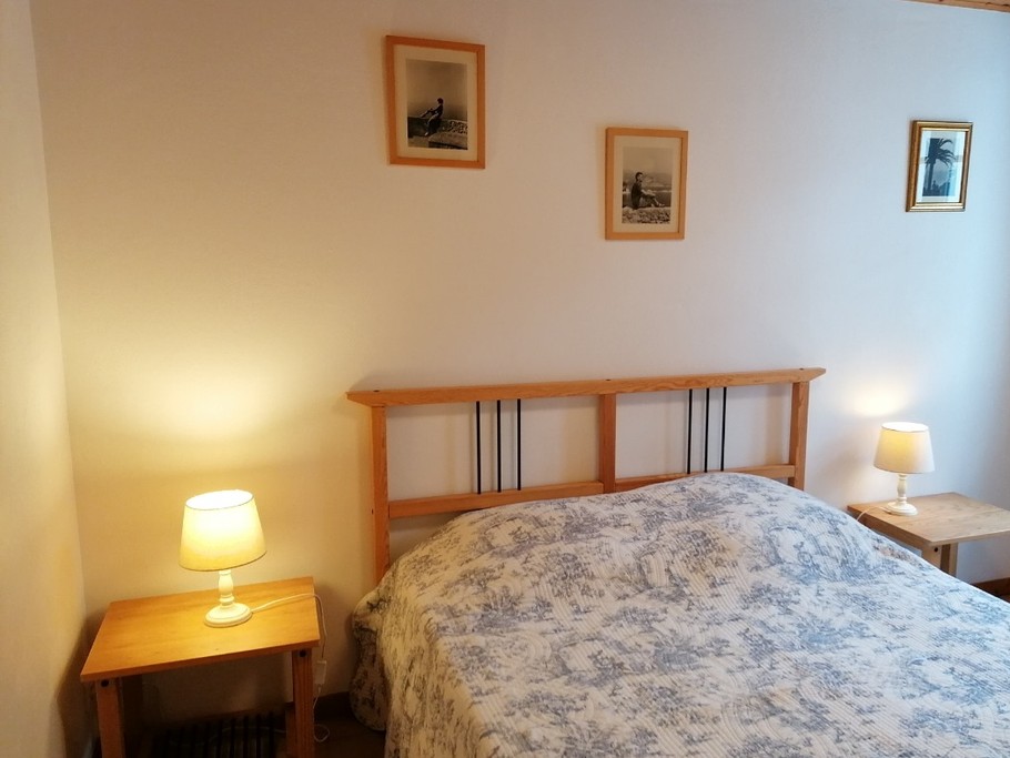 Chambre double au rez de chaussée avec lit en 140 x 200