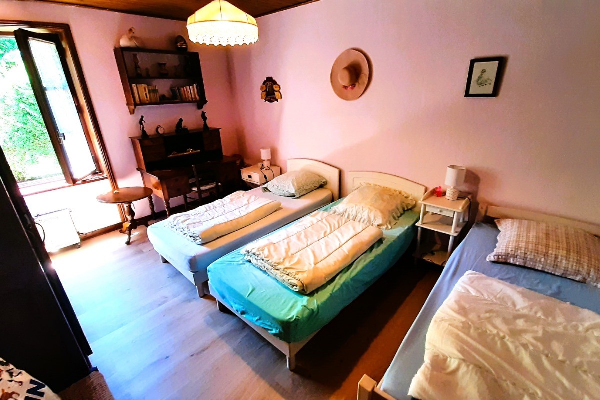 Chambre triple : 3 lits 1 pers. en 90x190 cm