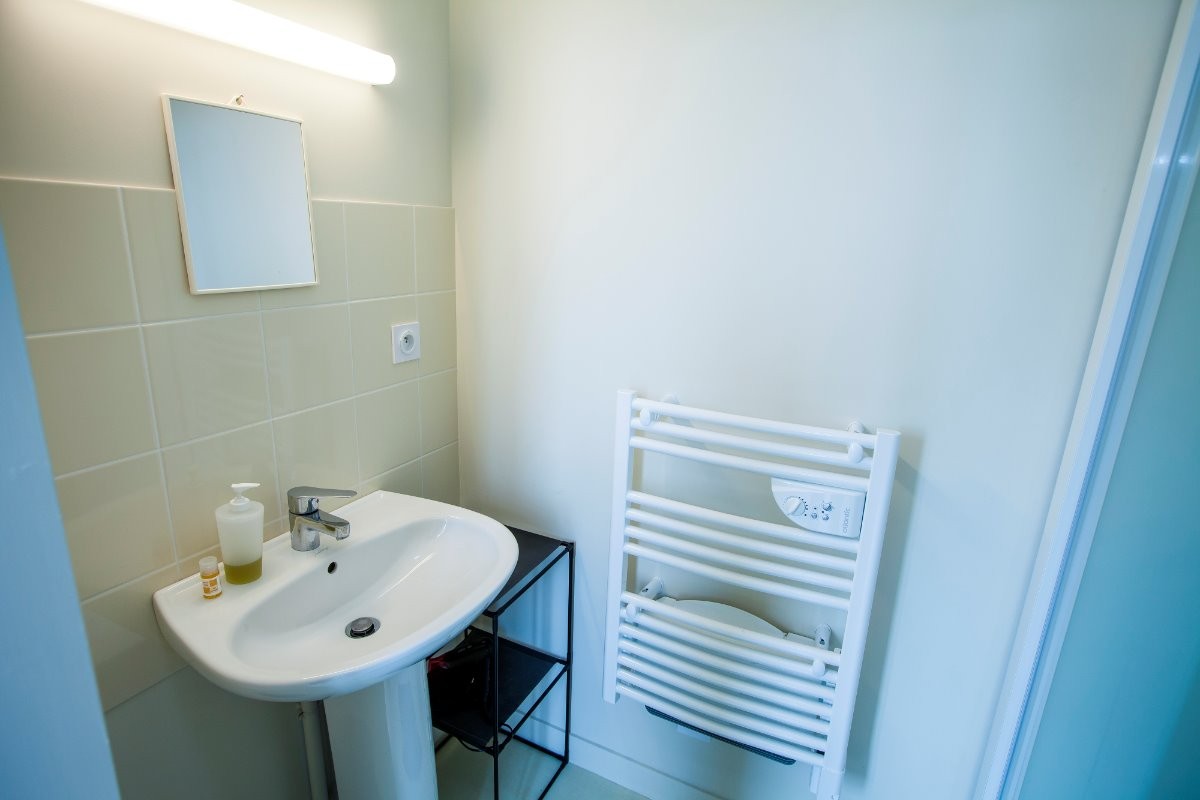Salle d'eau de la chambre grise