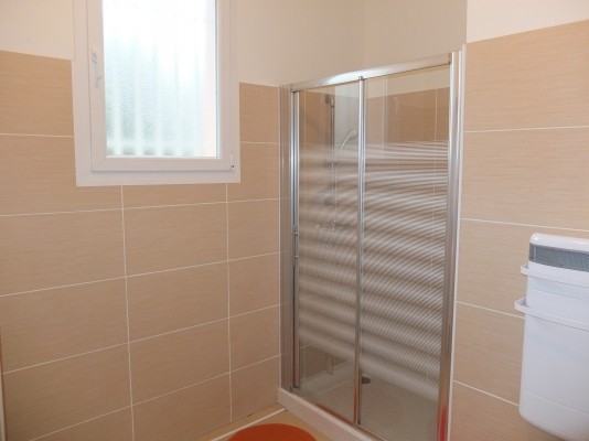 Salle de douche étage