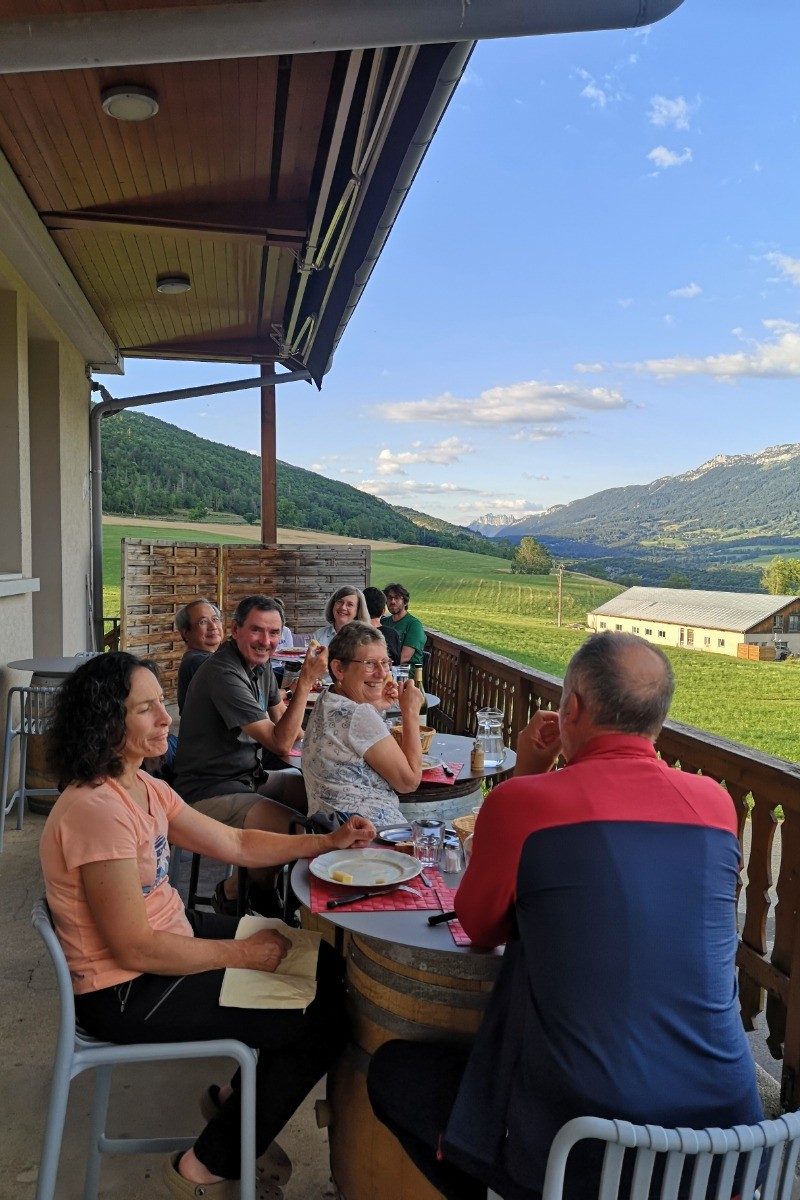 diner en terrasse l'été