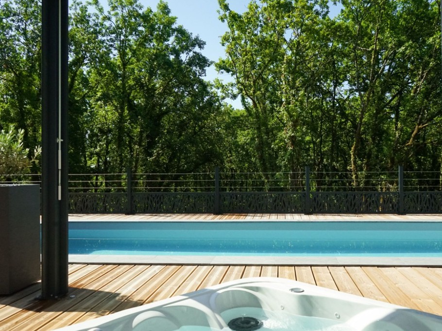 Piscine chauffée (avril - novembre) 8m x 2,75m x 1,30m