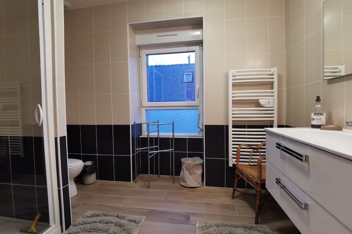 Etage 1: salle d'eau avec WC
