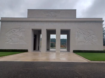 Cimetière Amercian à Epinal à 28 kilomètres de Bains Les Bains - Gîte Noé Container Maritime à Bains-les-Bains