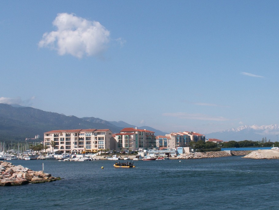 Port 400m, au fond Canigou (50km) enneigé en mai