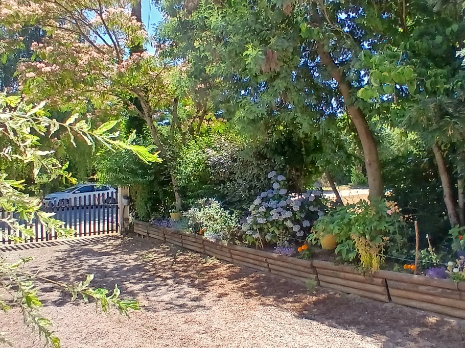 Chambre d'hôtes Floromel - La Souterraine, Creuse : L'allée menant à nos chambres