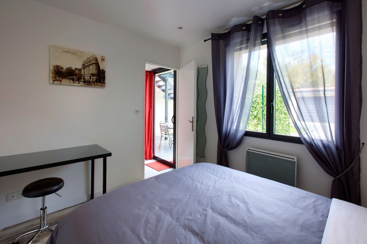Chambre 1 : coin bureau