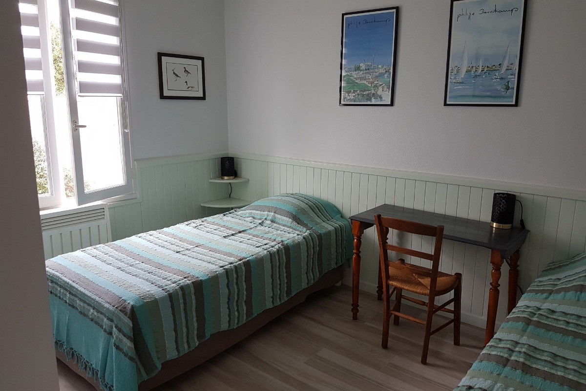 chambre verte 2 lits placard