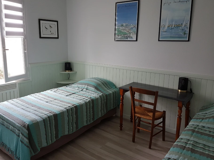 chambre verte 2 lits placard