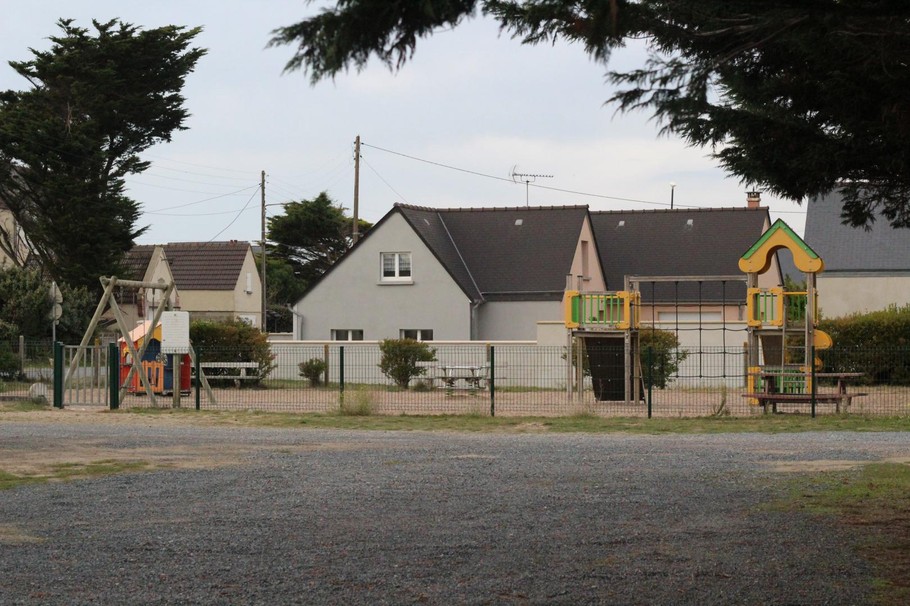 Outdoor play equipment for children just a few metres from the holiday cottage