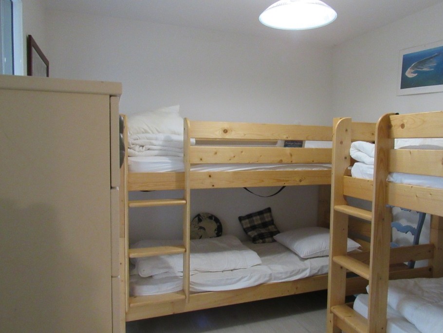 Chambre avec 4 lits en 90 en rez-de-chaussée
