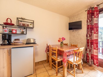 Coin repas Colomby 1 Lélex Monts Jura