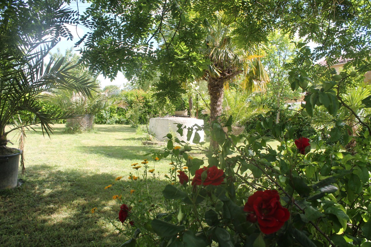 Espace vert devant le gîte