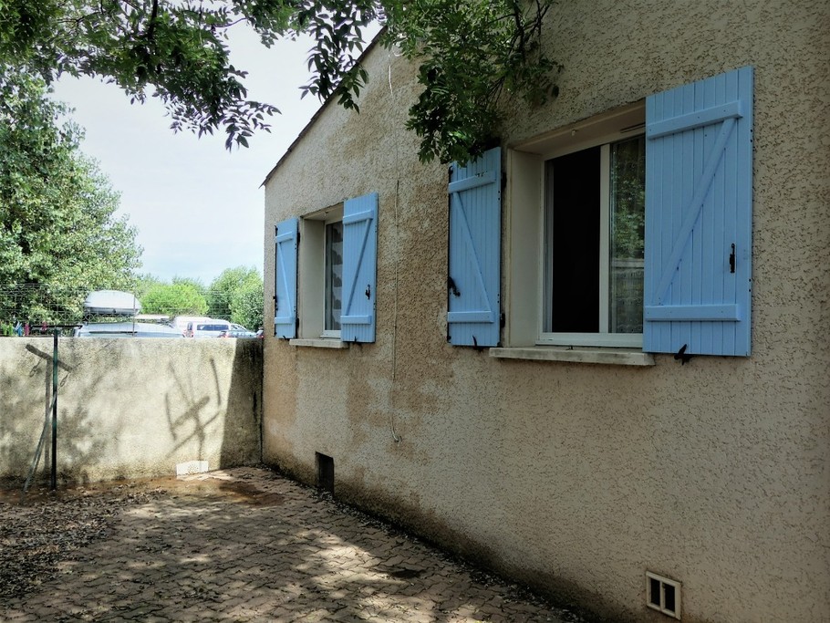 Arrière de la maison fenêtres des chambres