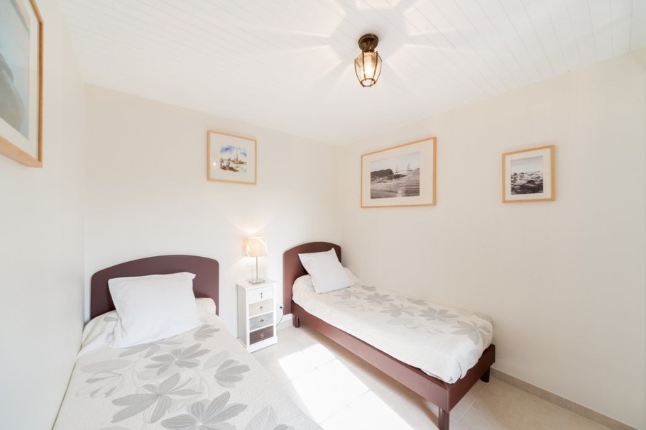 Chambre avec 2 lits 90