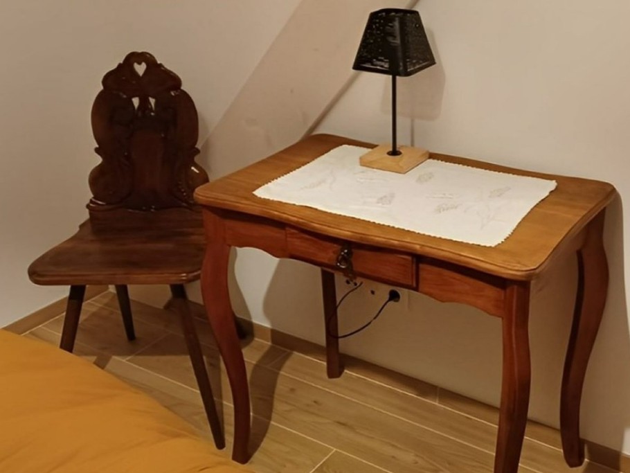 Table bureau