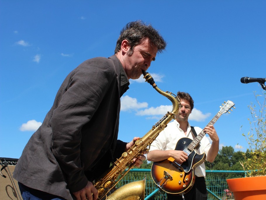 EN SAISON DU 6 JUILLET AU 23 AOÛT 2024
6 animations gratuites/semaine
du dimanche au vendredi.
concerts, loto, soirée barbecue, cinéma, soirée galette, DJ, karaoké….