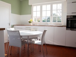 Spacious, fully-equipped kitchen