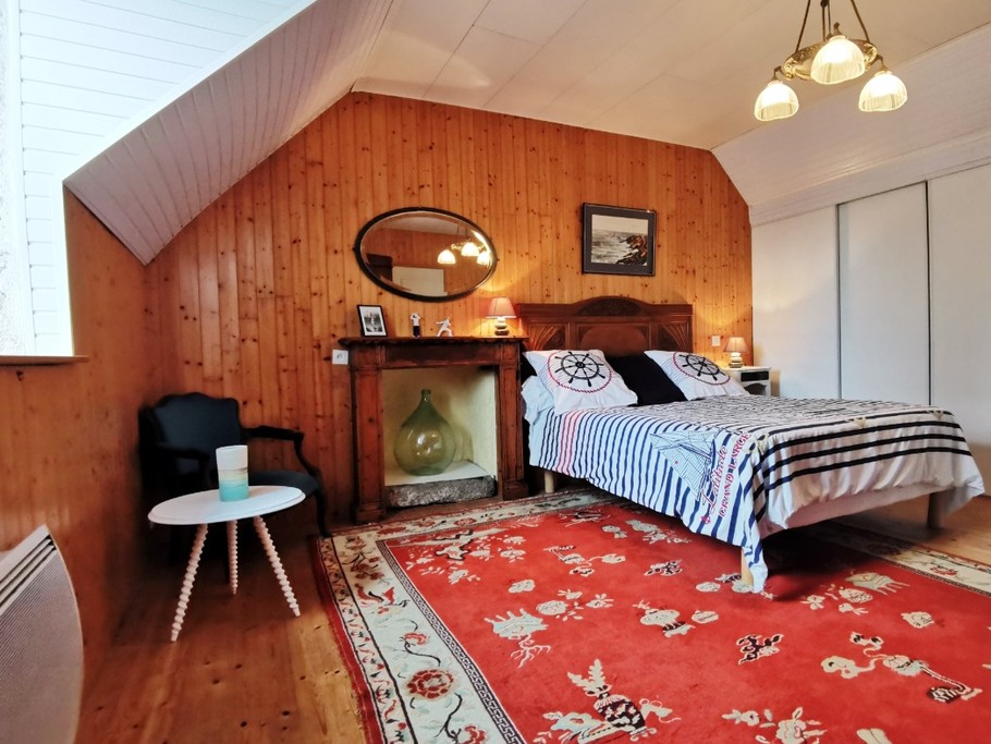 First floor: Bedroom 1 with double bed (140cm)