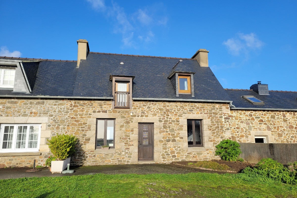 Le Coz, location, Pointe de la Tour, Plouha, Clévacances, la maison vue d'extérieure, mitoyenne à l'habitation des propriétaires