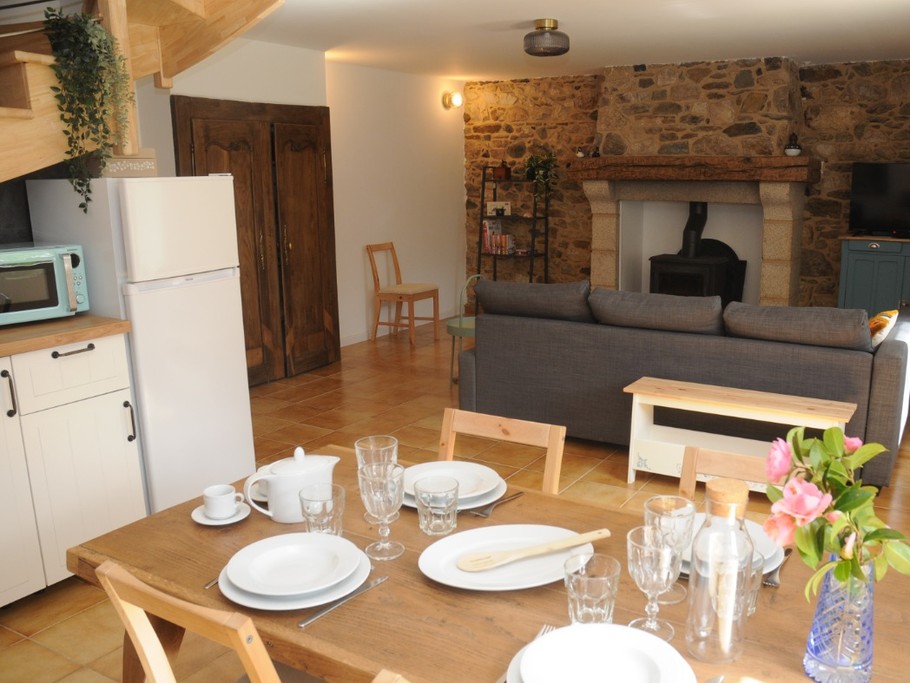 GALLET-SERRA location de vacances, Lanrodec, Clévacances, la pièce de vie avec salon séjour et cuisine
